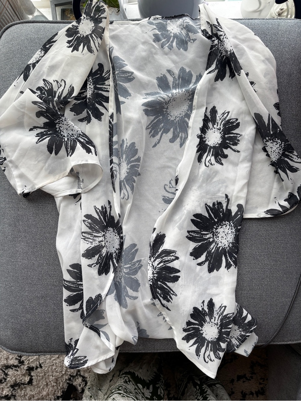 Sheer Floral Open-Front Kimono Cardigan - Black/White